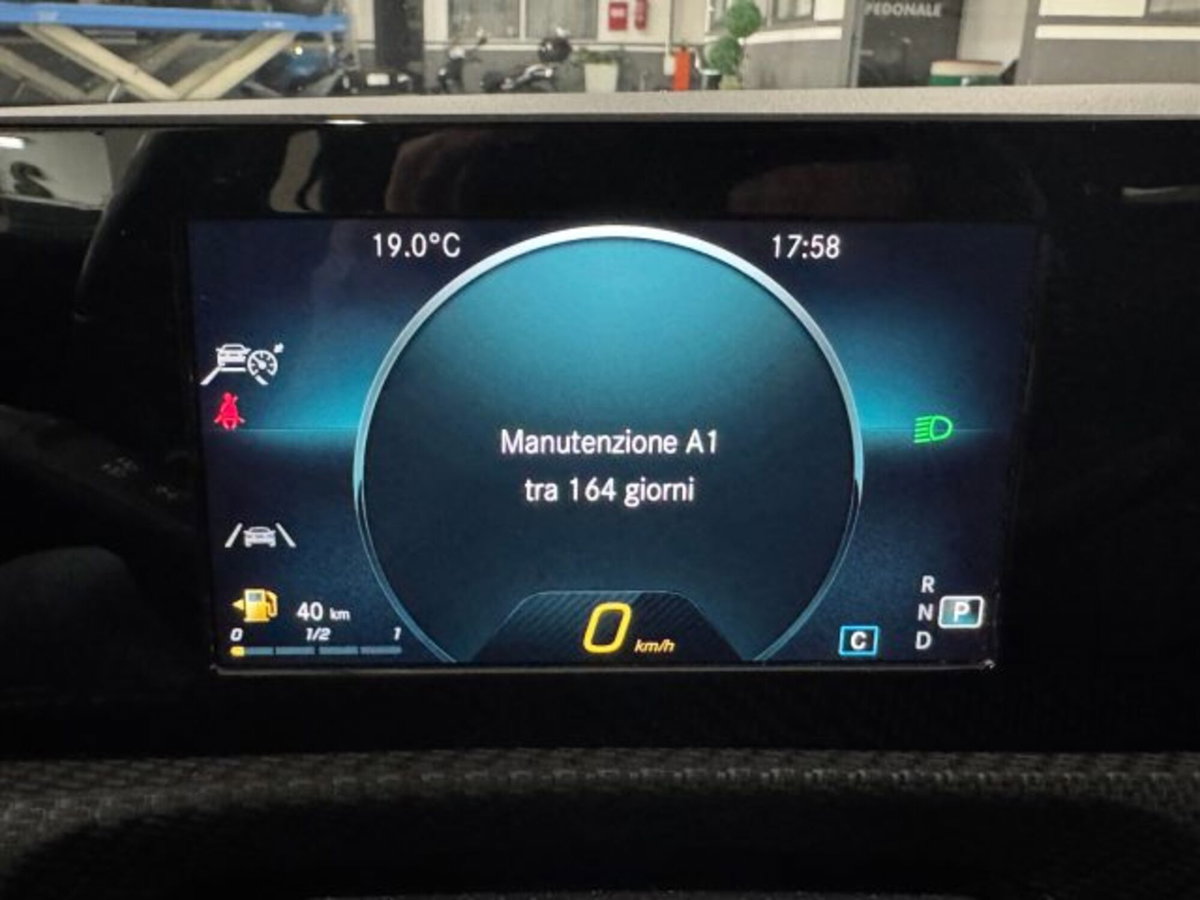 Mercedes-Benz CLA 200 d Automatic Business (16)