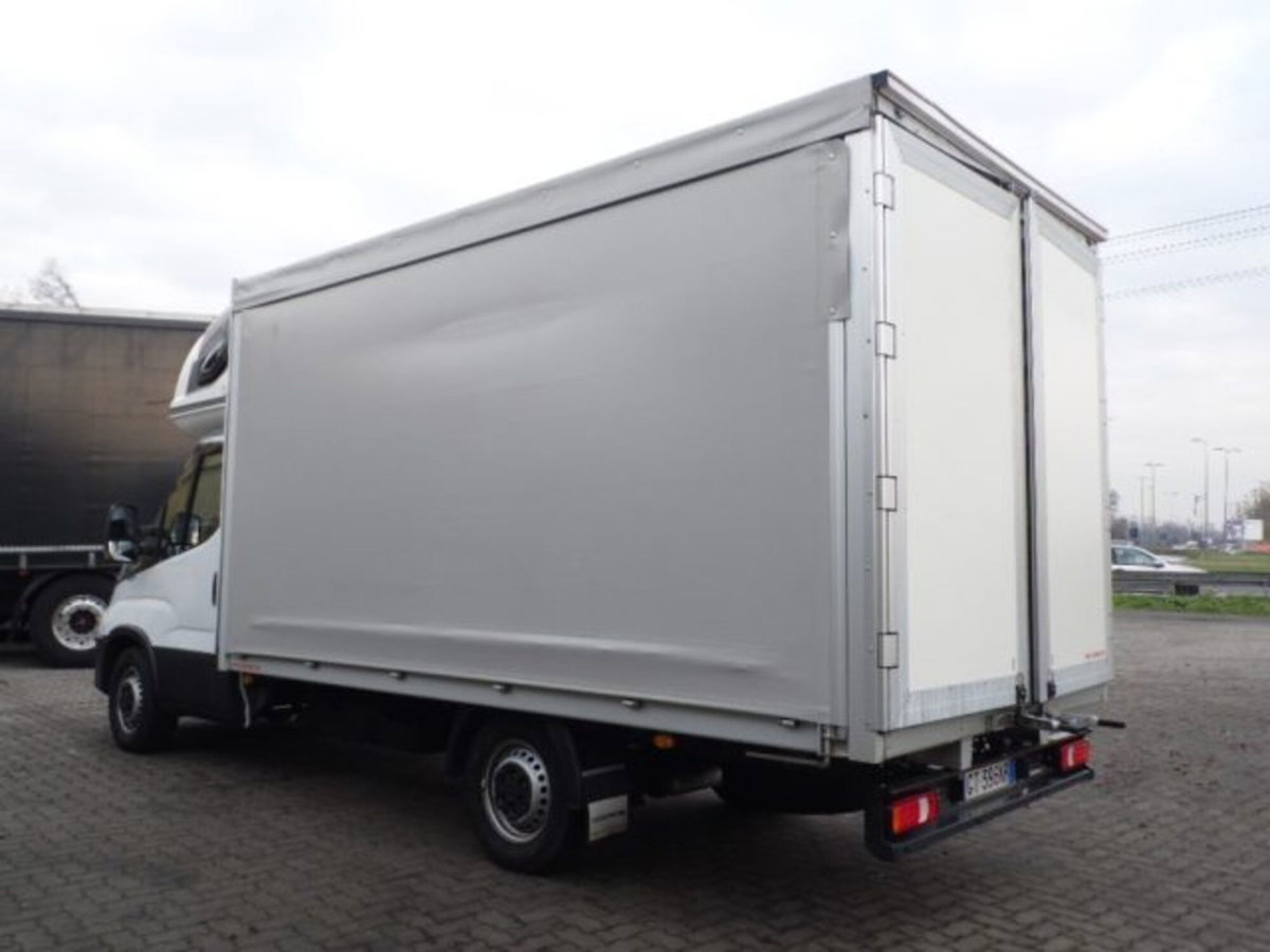 Iveco Daily Furgone 35S18HA8V 3.0 HPT PM-SL-TM Furgone Hi-Matic (2)