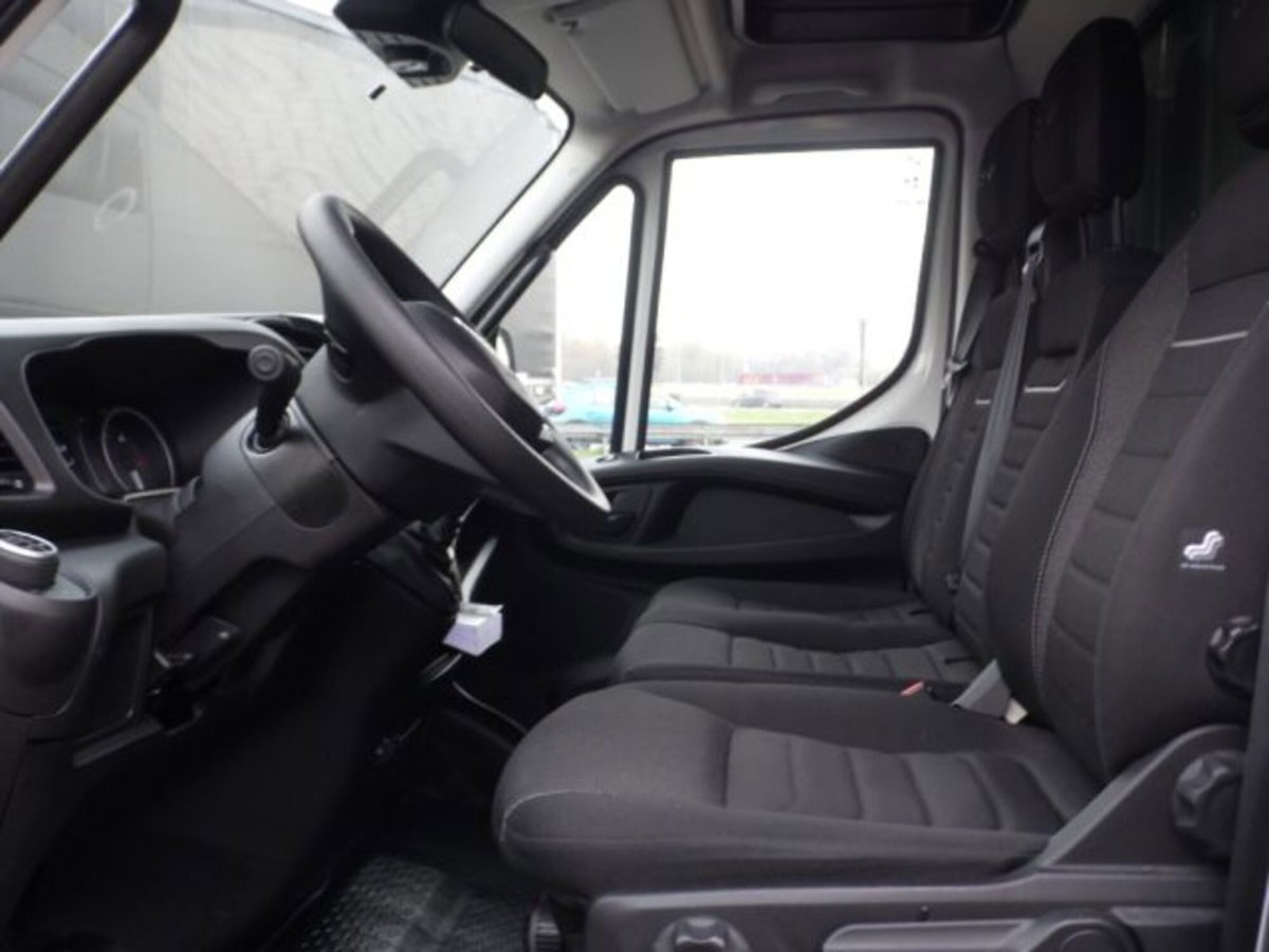 Iveco Daily Furgone 35S18HA8V 3.0 HPT PM-SL-TM Furgone Hi-Matic (4)