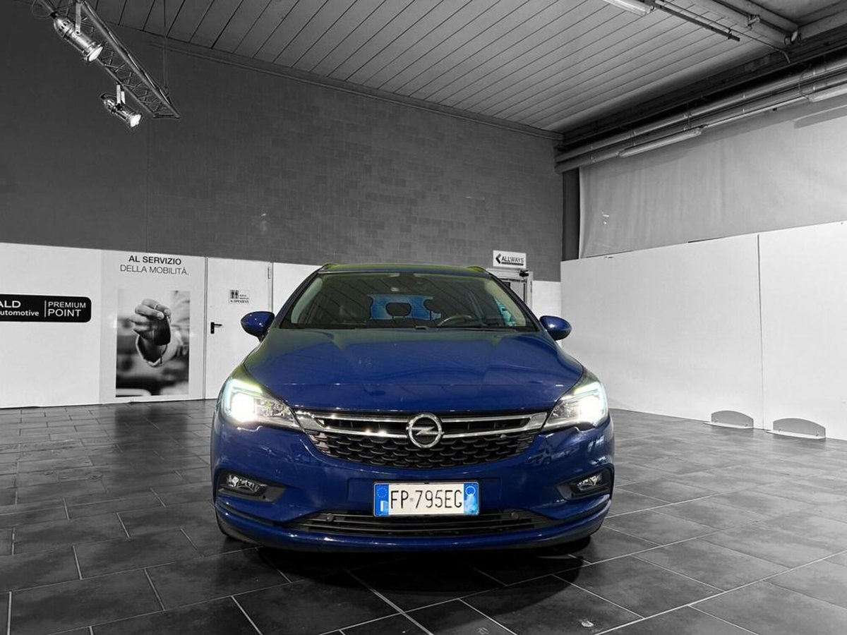 Opel Astra Station Wagon 1.6 CDTi 136CV Start&Stop Sports Innovation (2)
