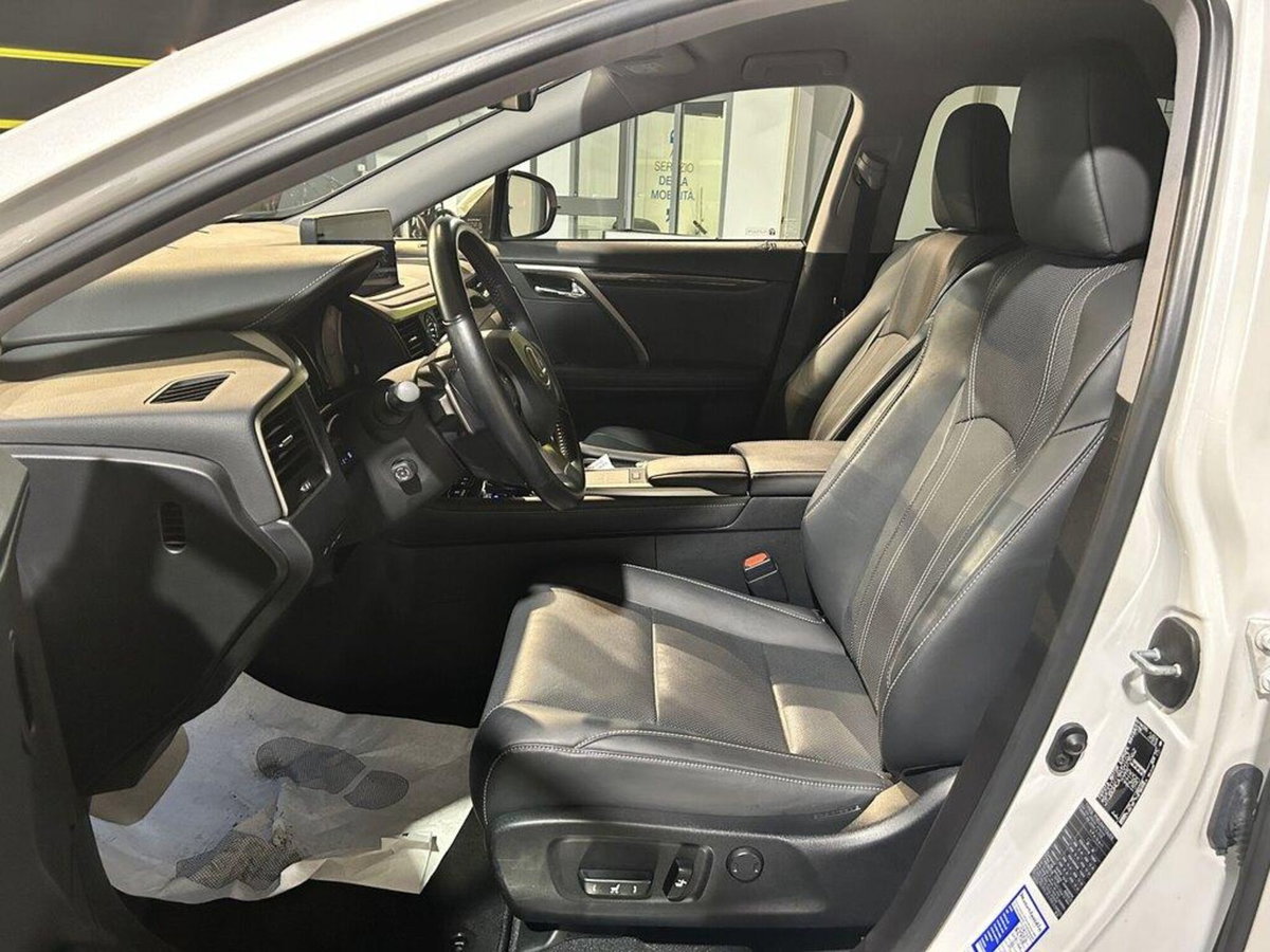 Lexus RX L Hybrid Executive (8)