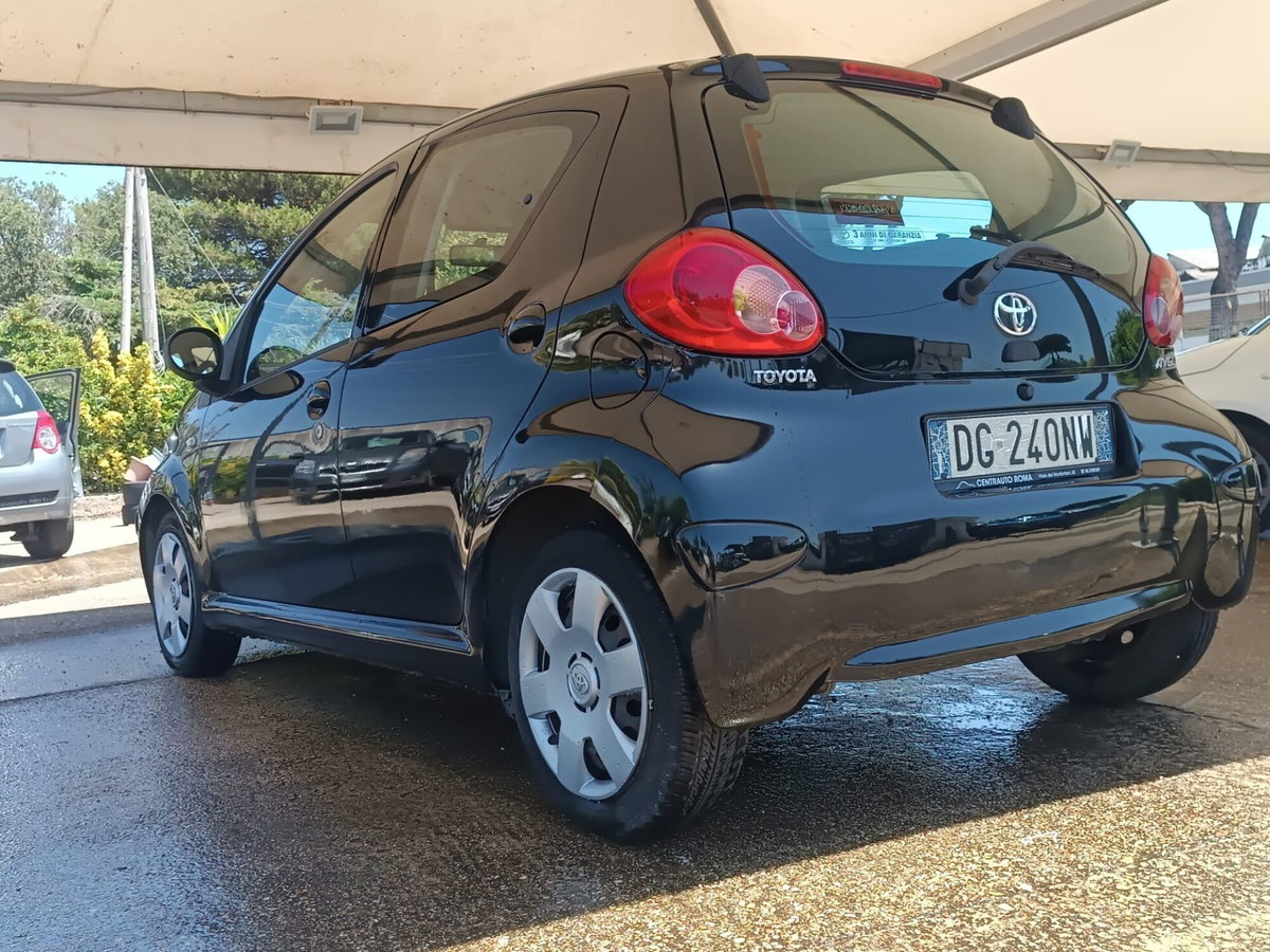 Toyota Aygo 1.0 12V VVT-i 5 porte Sol (12)