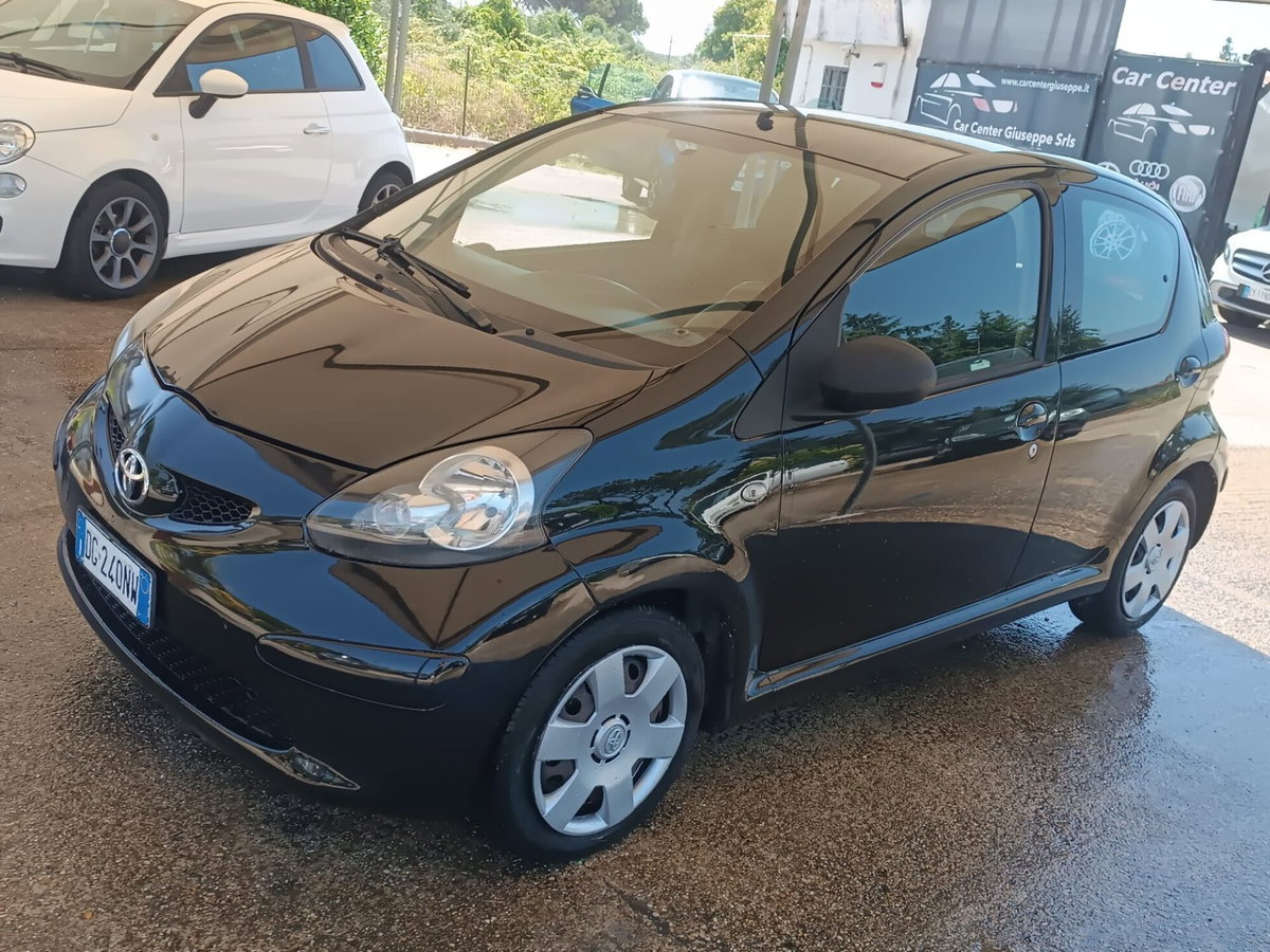 Toyota Aygo 1.0 12V VVT-i 5 porte Sol (13)