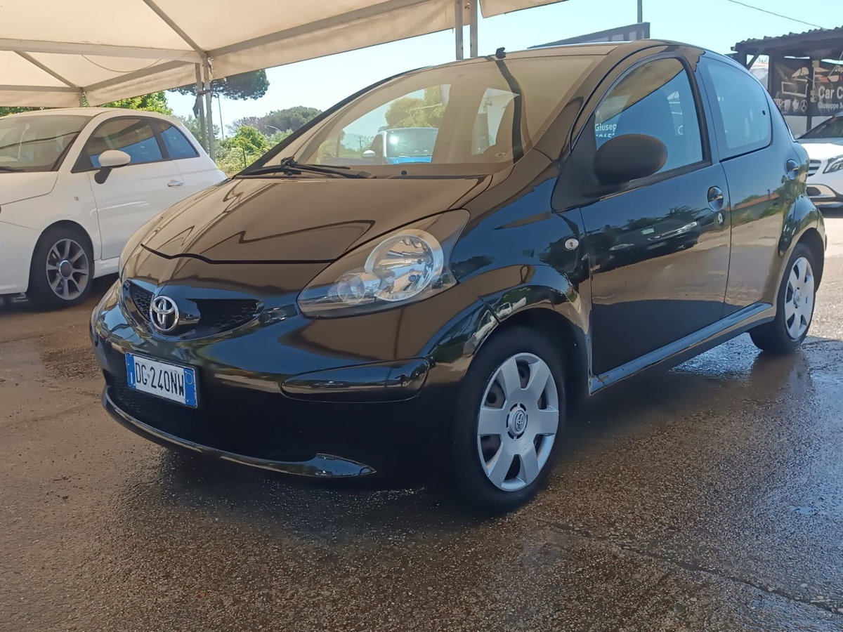 Toyota Aygo 1.0 12V VVT-i 5 porte Sol (2)