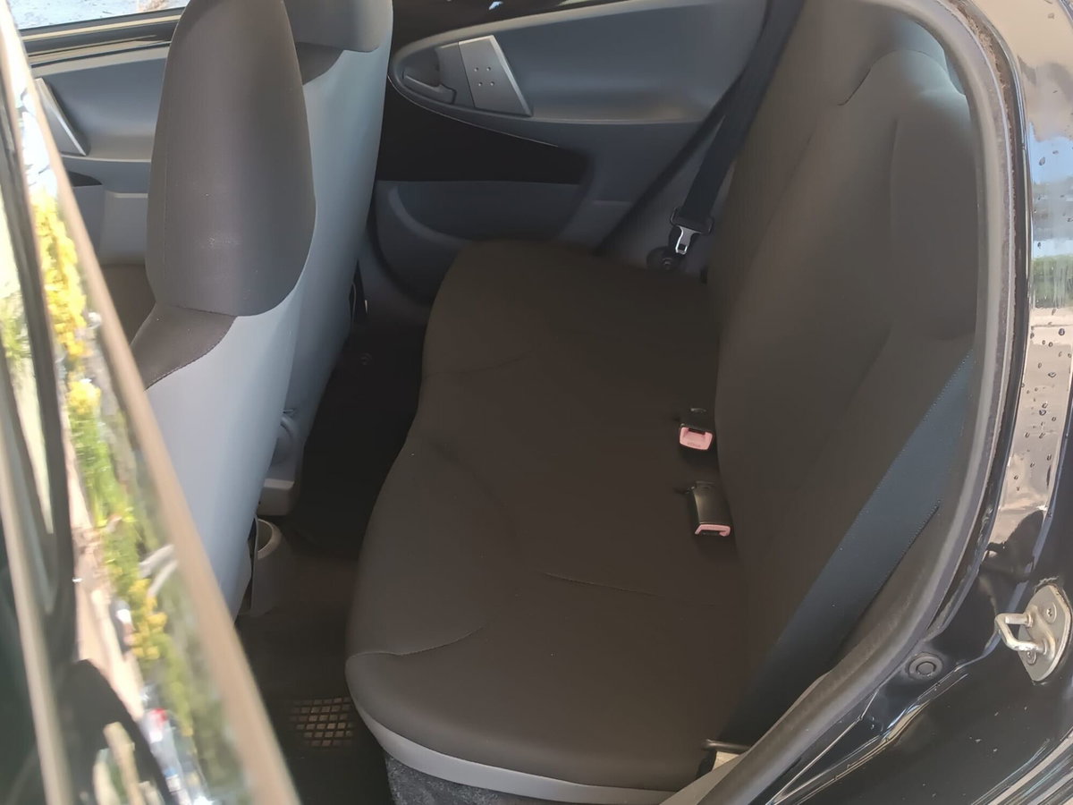 Toyota Aygo 1.0 12V VVT-i 5 porte Sol (8)