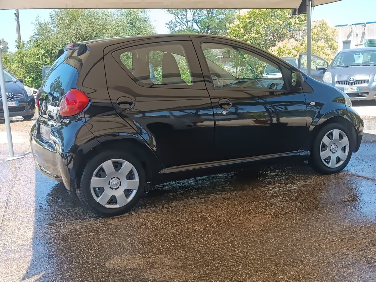 Toyota Aygo 1.0 12V VVT-i 5 porte Sol (9)