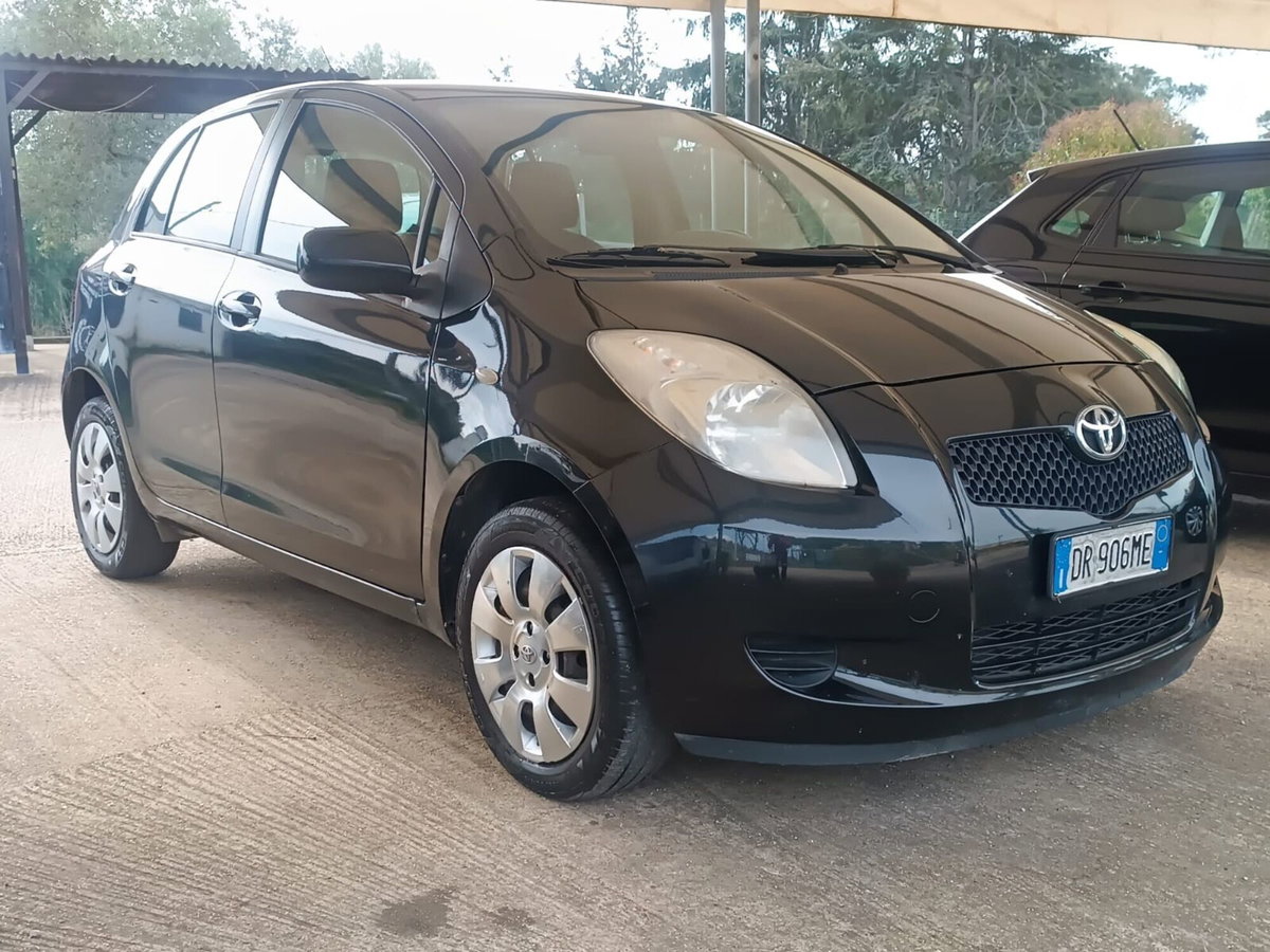 Toyota Yaris 1.0 5 porte Sol (10)