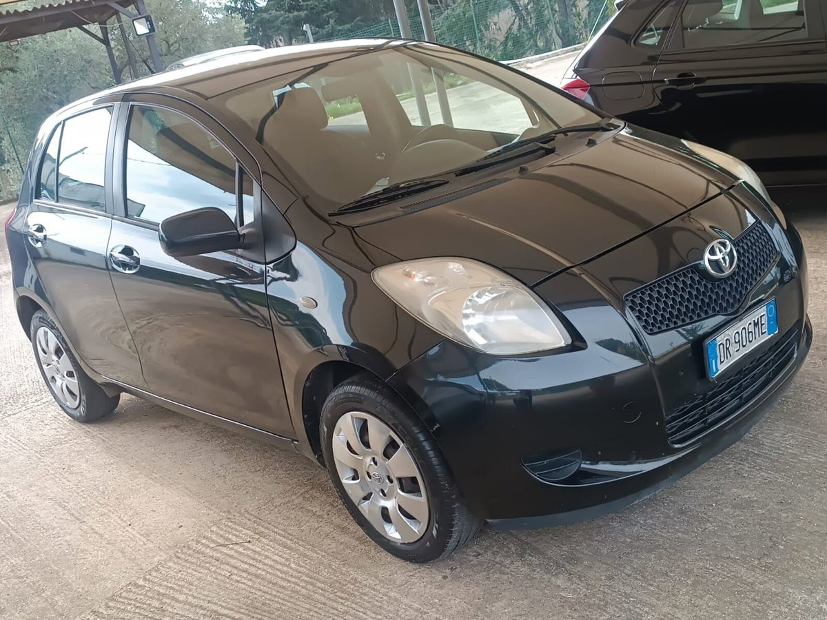Toyota Yaris 1.0 5 porte Sol (11)