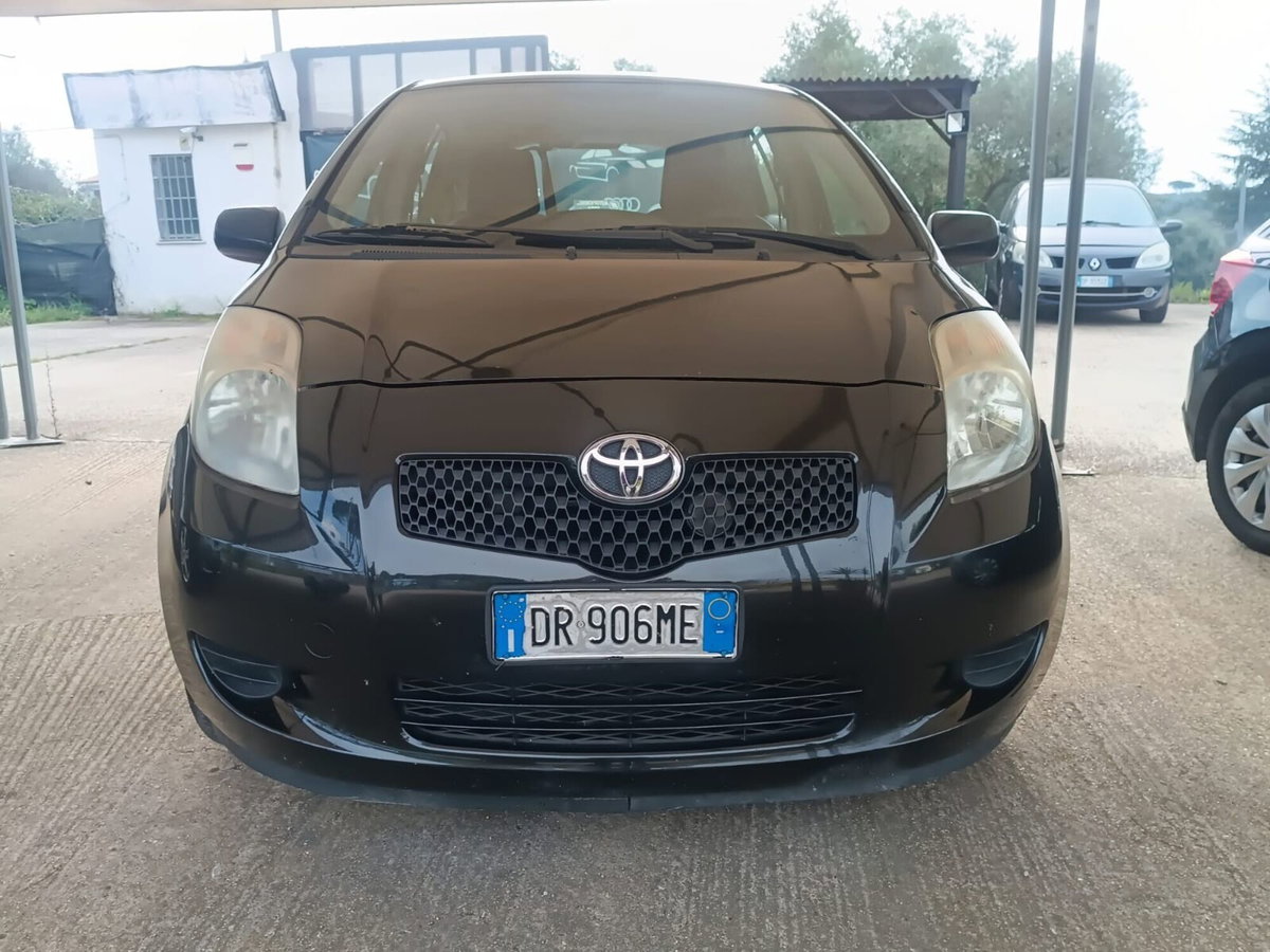Toyota Yaris 1.0 5 porte Sol (12)