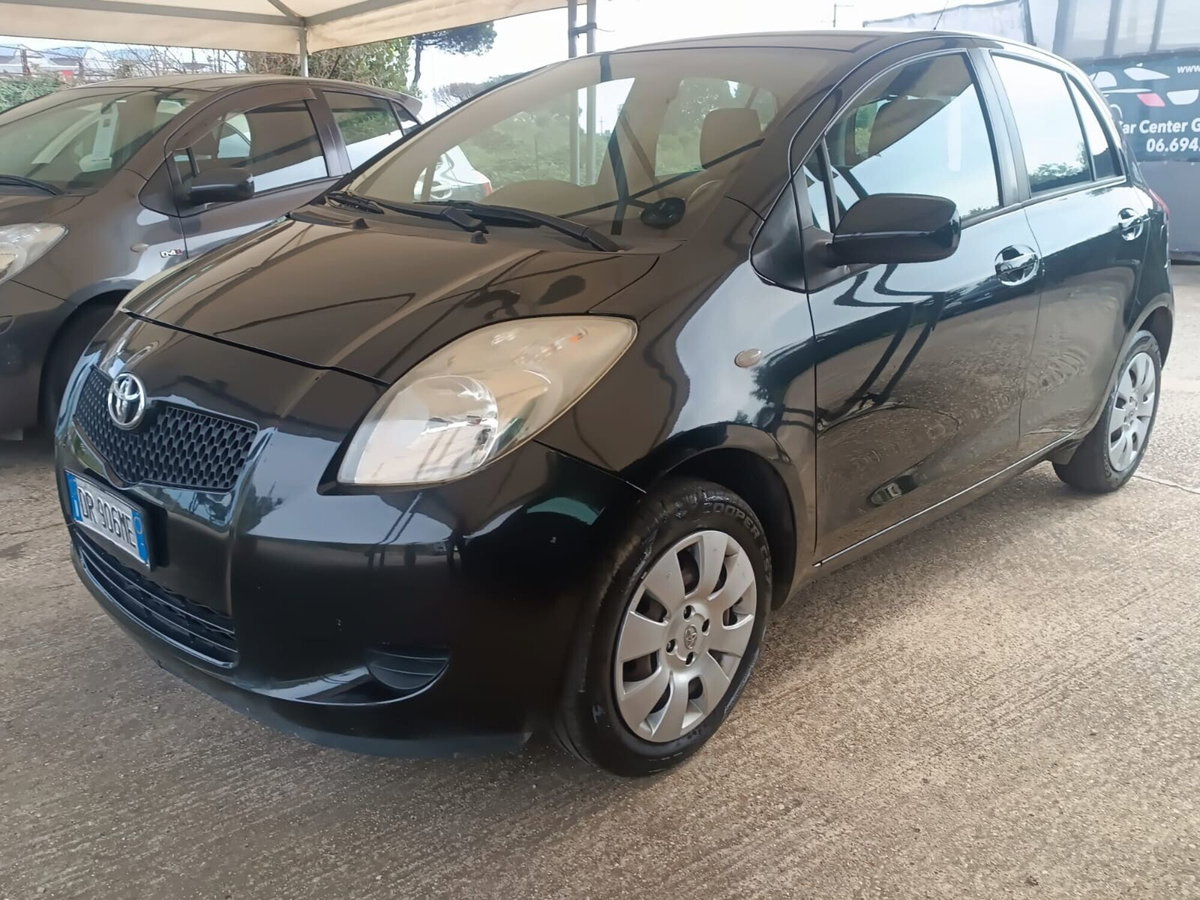 Toyota Yaris 1.0 5 porte Sol (13)