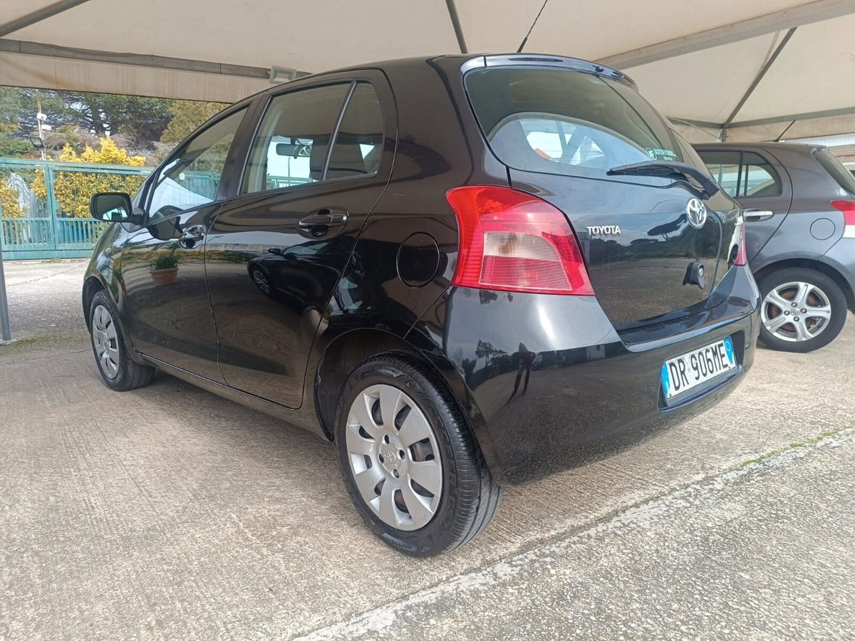 Toyota Yaris 1.0 5 porte Sol (14)