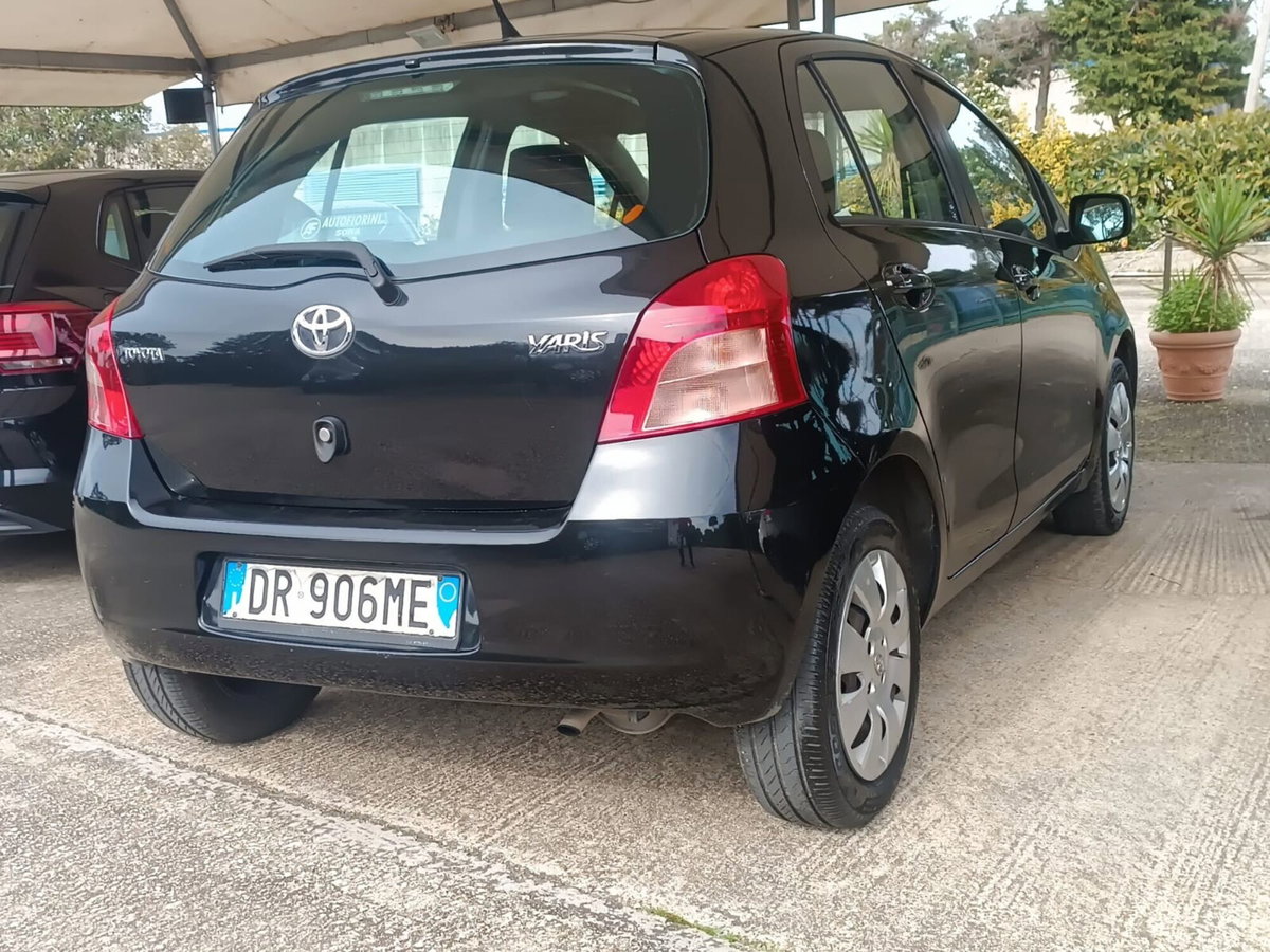 Toyota Yaris 1.0 5 porte Sol (15)