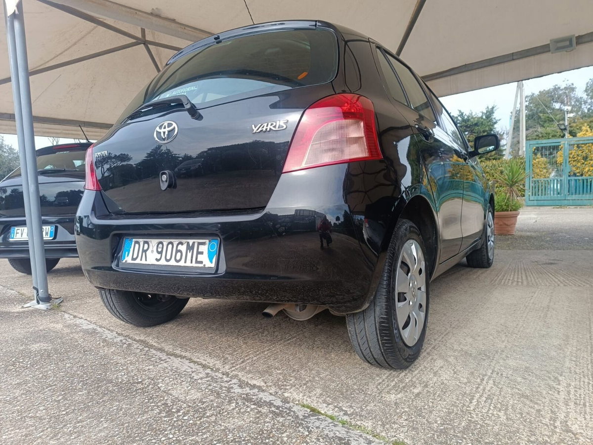 Toyota Yaris 1.0 5 porte Sol (16)