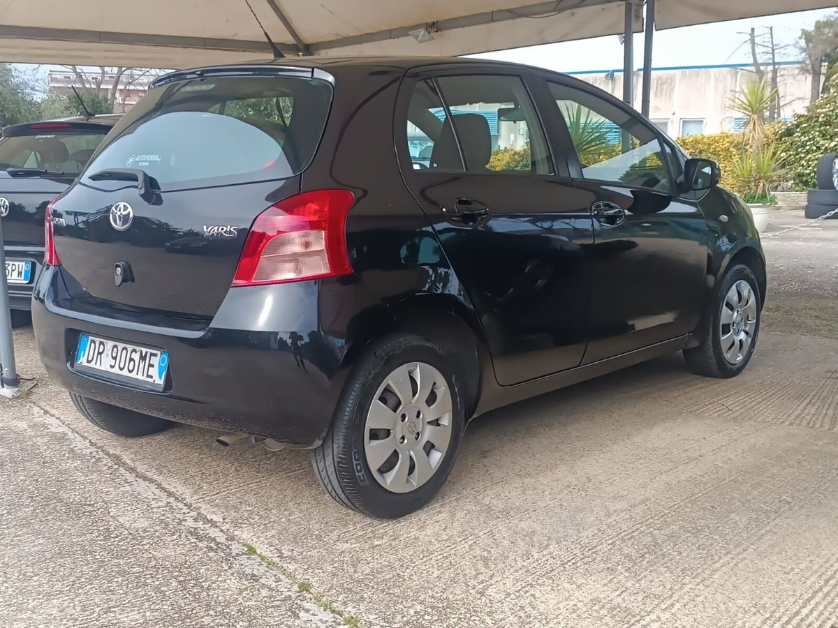 Toyota Yaris 1.0 5 porte Sol (17)