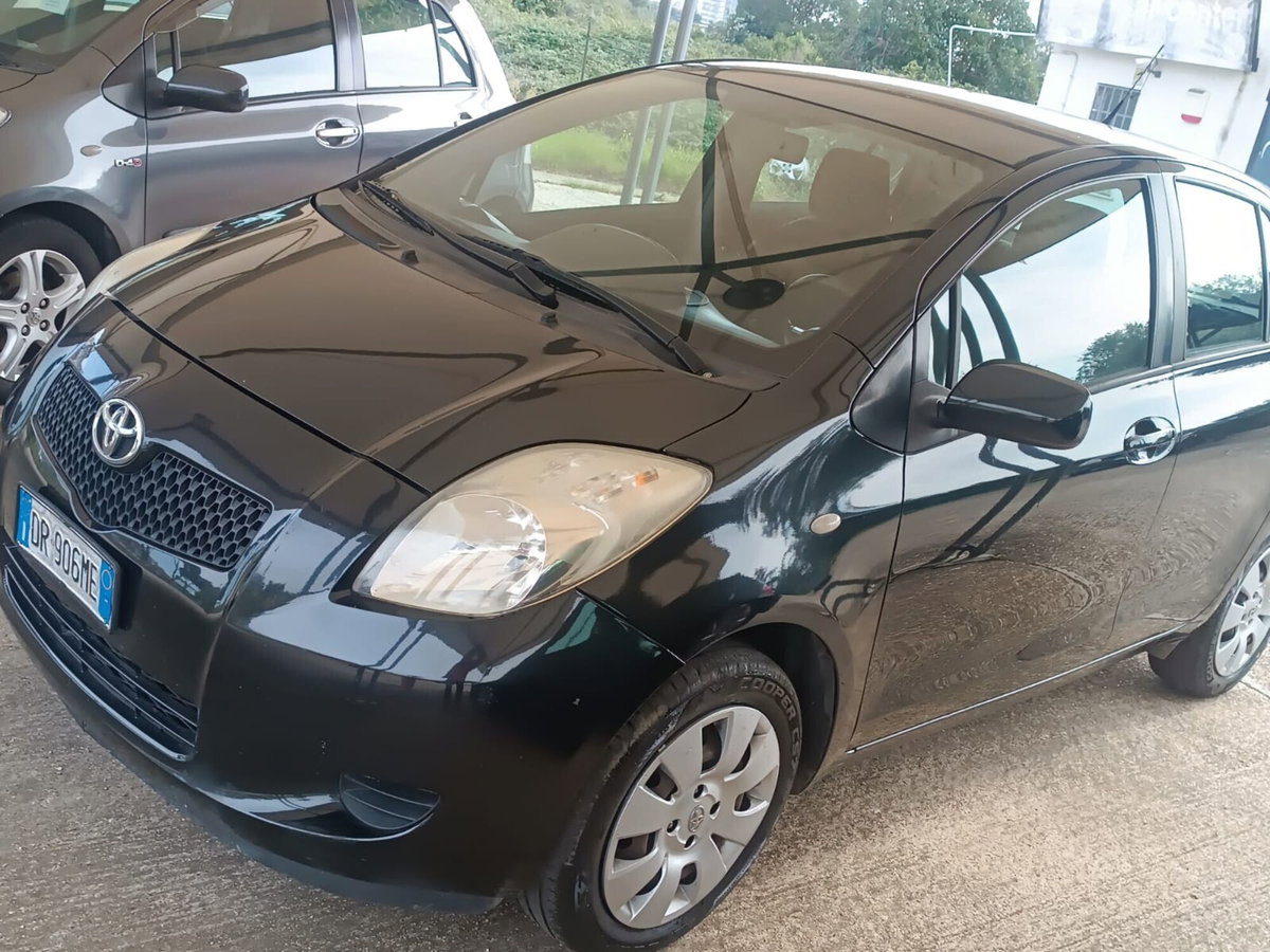 Toyota Yaris 1.0 5 porte Sol (19)