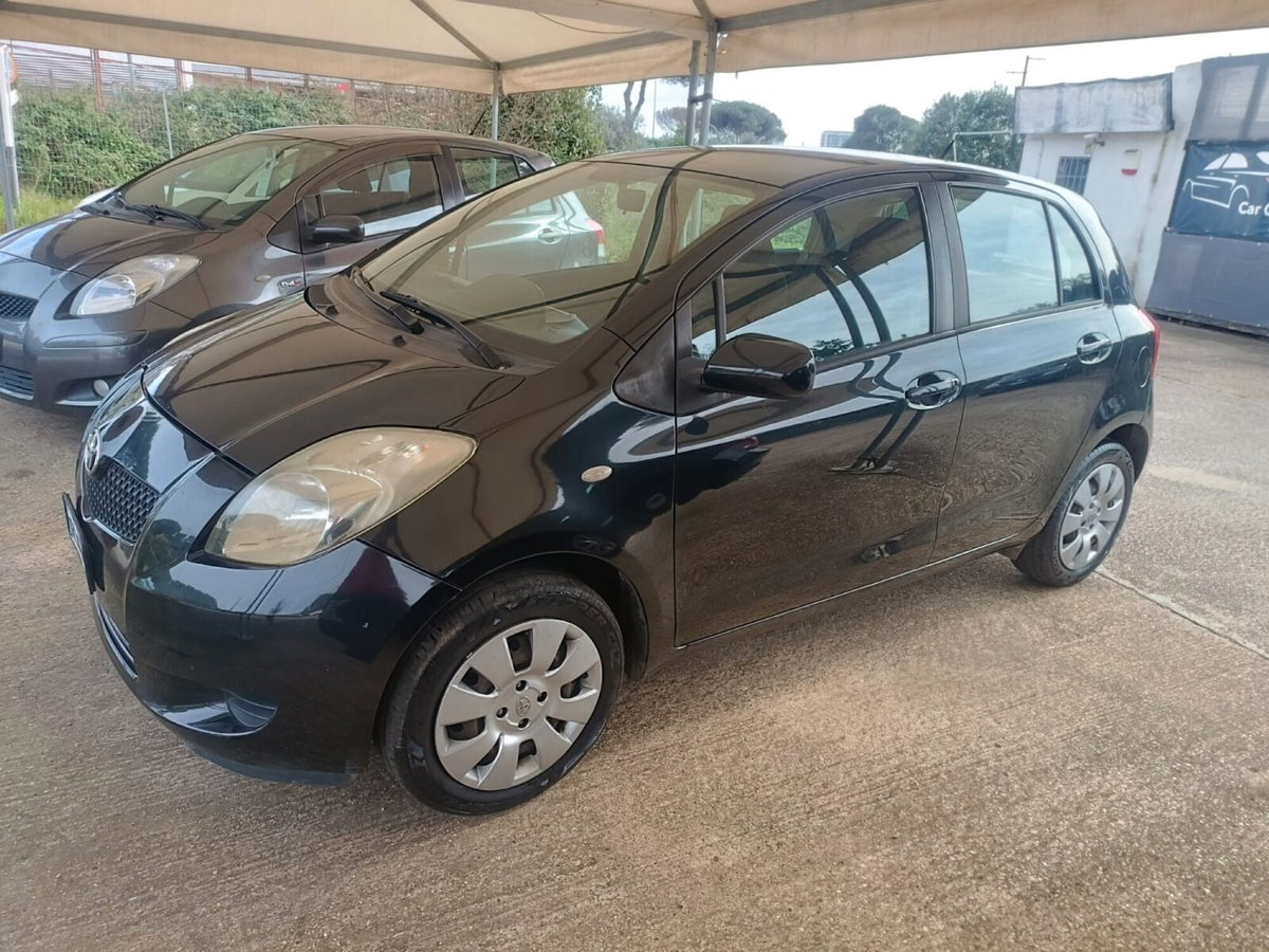 Toyota Yaris 1.0 5 porte Sol (3)