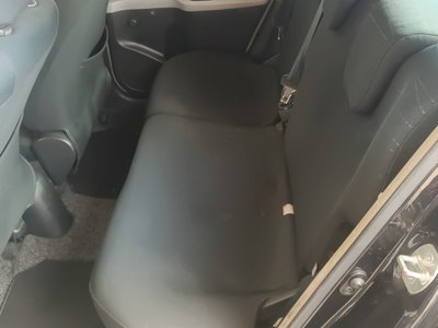 Toyota Yaris 1.0 5 porte Sol (8)