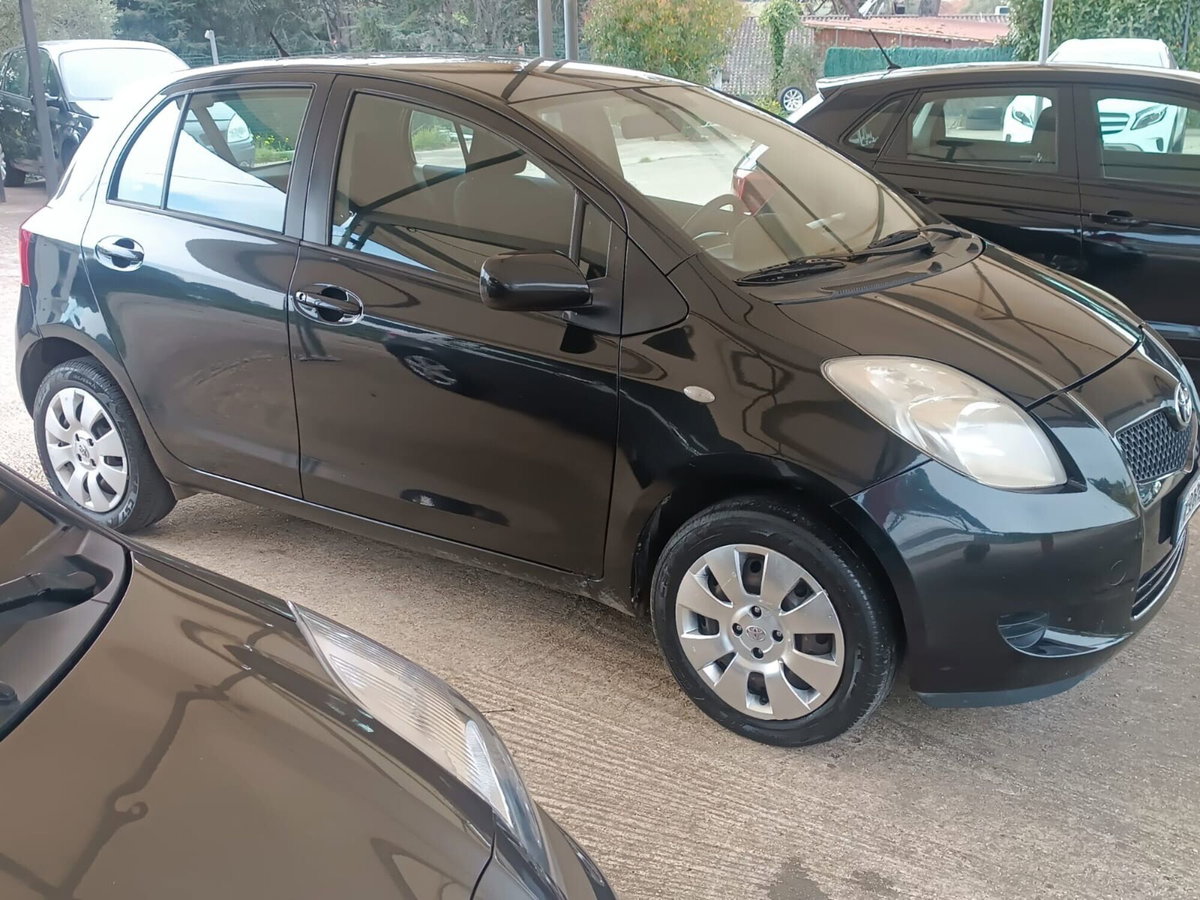 Toyota Yaris 1.0 5 porte Sol (9)