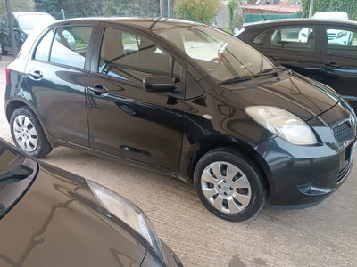 Toyota Yaris 1.0 5 porte Sol (9)
