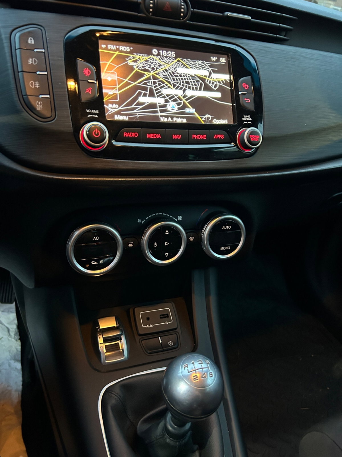 Alfa Romeo Giulietta 1.6 JTDm Ti 120cv (14)