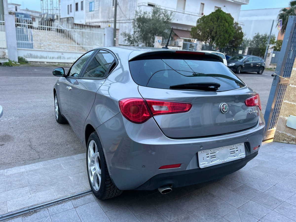 Alfa Romeo Giulietta 1.6 JTDm Ti 120cv (4)
