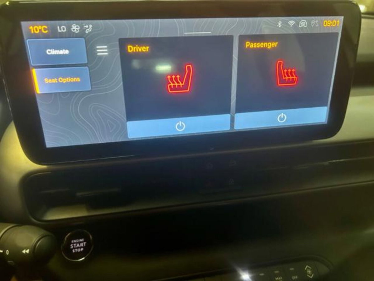Jeep Avenger 1.2 turbo e-hybrid mhev Overland 4xe 145cv edct6 (11)