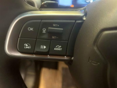 Jeep Avenger 1.2 turbo e-hybrid mhev Overland 4xe 145cv edct6 (13)