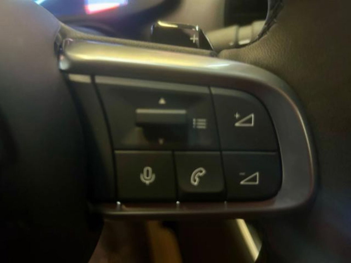 Jeep Avenger 1.2 turbo e-hybrid mhev Overland 4xe 145cv edct6 (14)