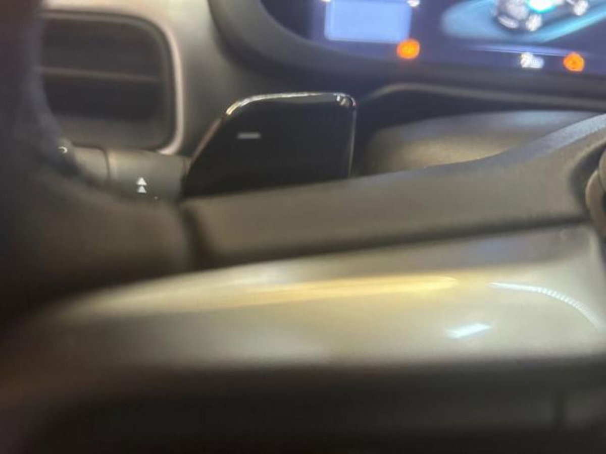 Jeep Avenger 1.2 turbo e-hybrid mhev Overland 4xe 145cv edct6 (15)