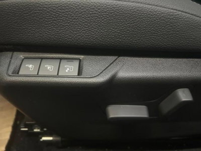 Jeep Avenger 1.2 turbo e-hybrid mhev Overland 4xe 145cv edct6 (8)