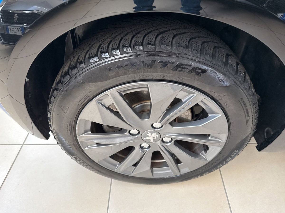 Peugeot 208 motore elettrico 136 CV 5 porte Allure Pack (11)