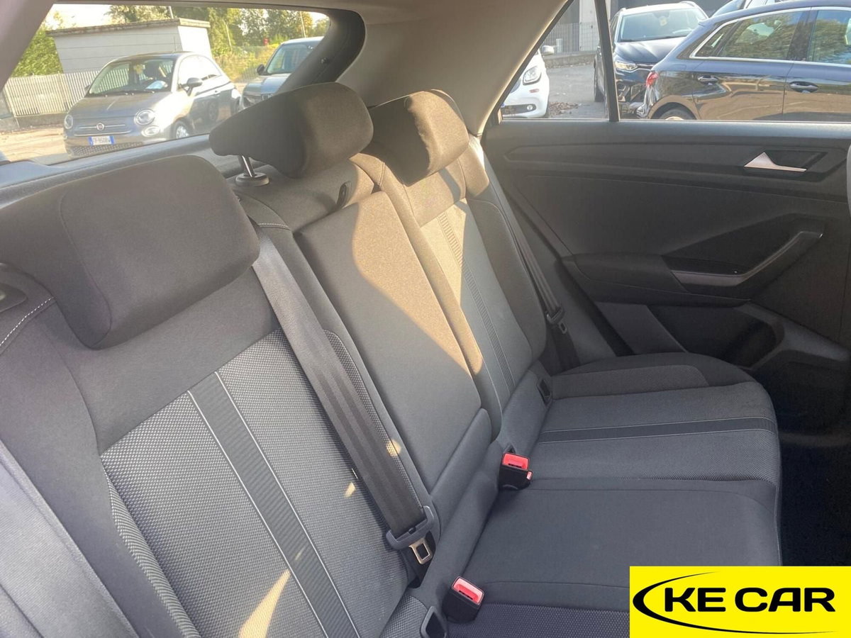 Volkswagen T-Roc 2.0 tdi Life 115cv (13)