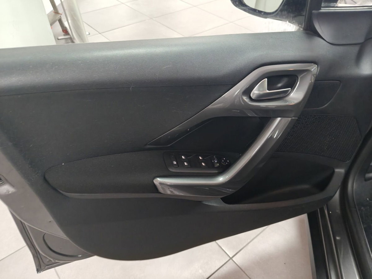 Peugeot 2008 75 Active (14)