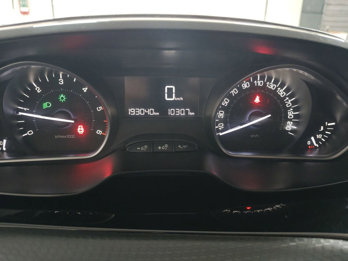 Peugeot 2008 75 Active (6)