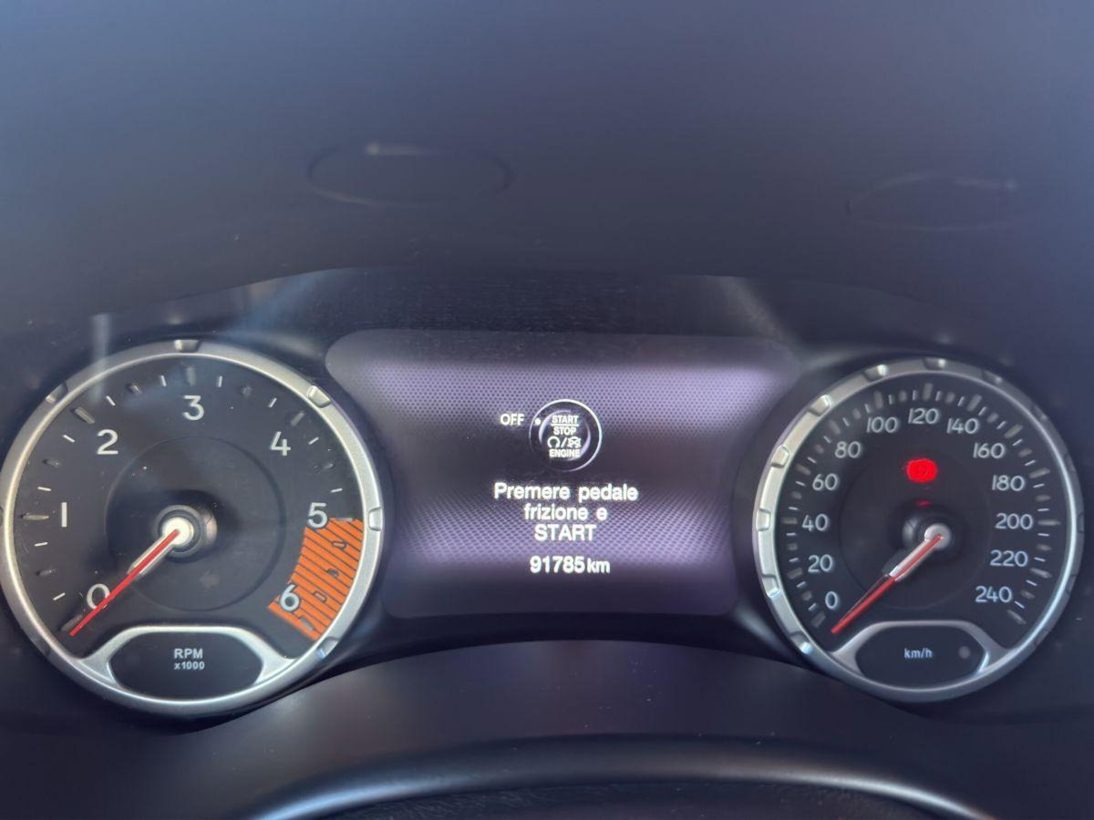 Jeep Renegade 1.6 Mjt 120 CV Limited (20)