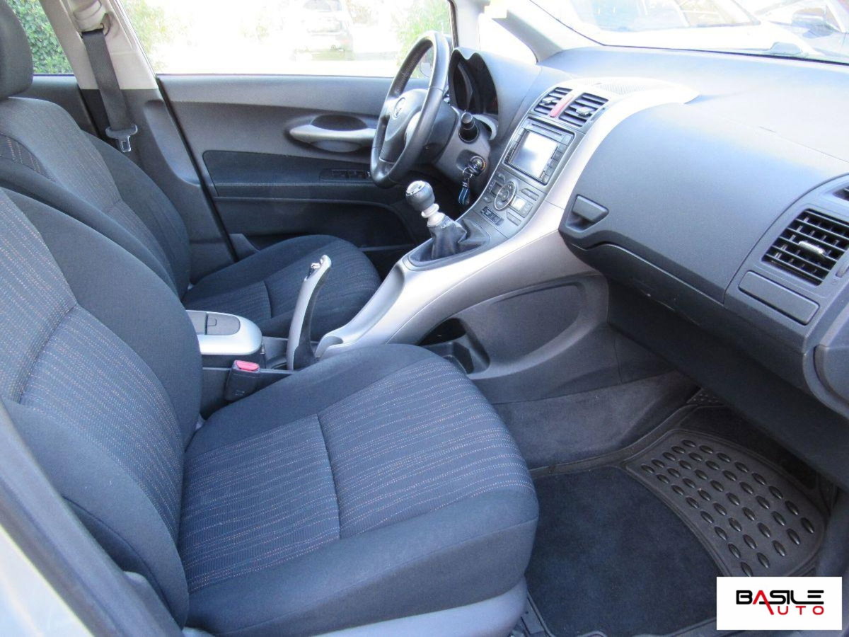 Toyota Auris 1.4 D-4D 5 porte Sol (10)