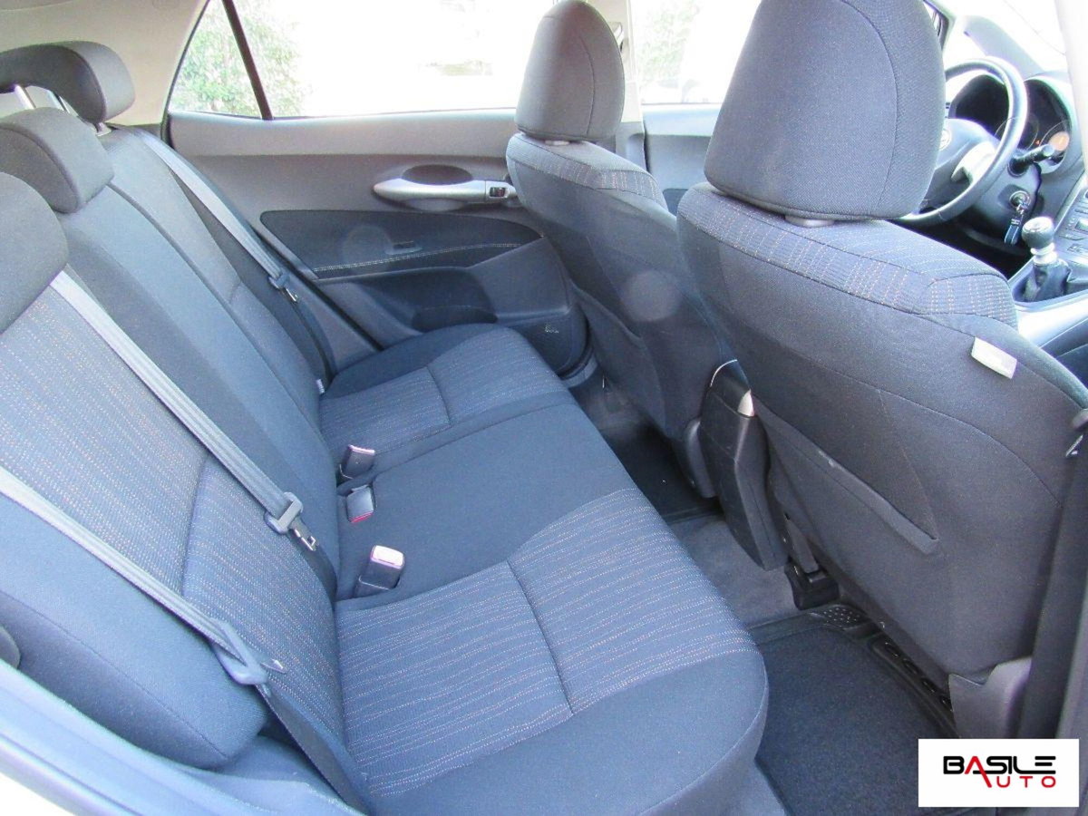 Toyota Auris 1.4 D-4D 5 porte Sol (11)