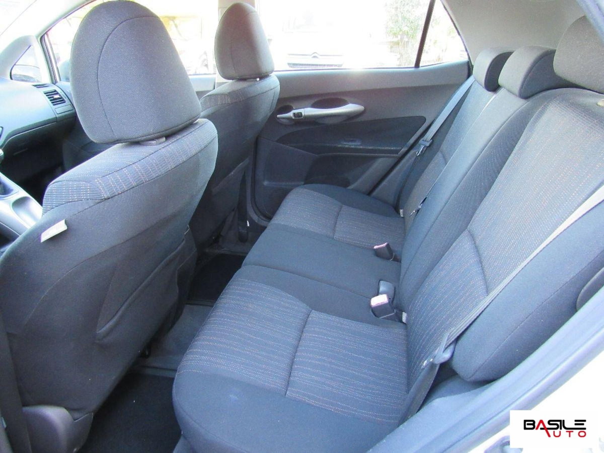 Toyota Auris 1.4 D-4D 5 porte Sol (12)