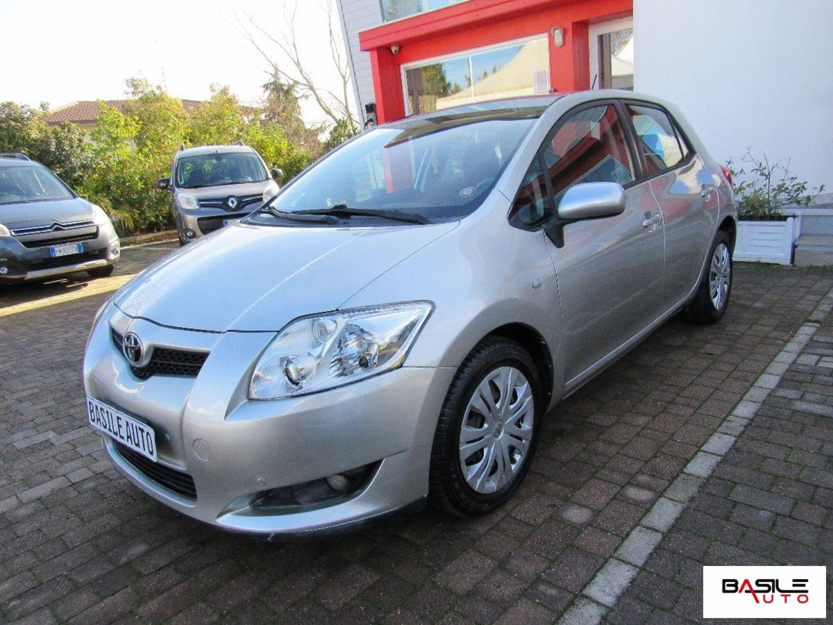 Toyota Auris 1.4 D-4D 5 porte Sol (2)