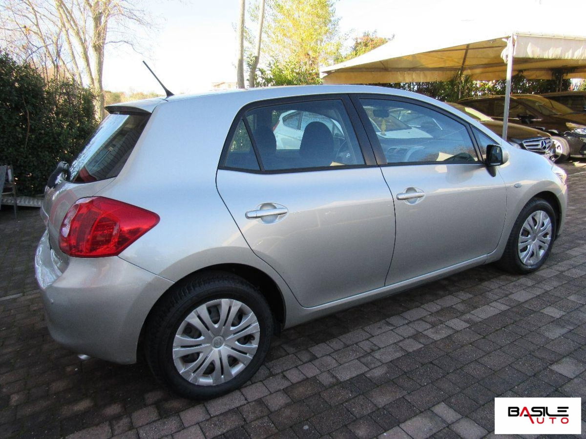 Toyota Auris 1.4 D-4D 5 porte Sol (5)