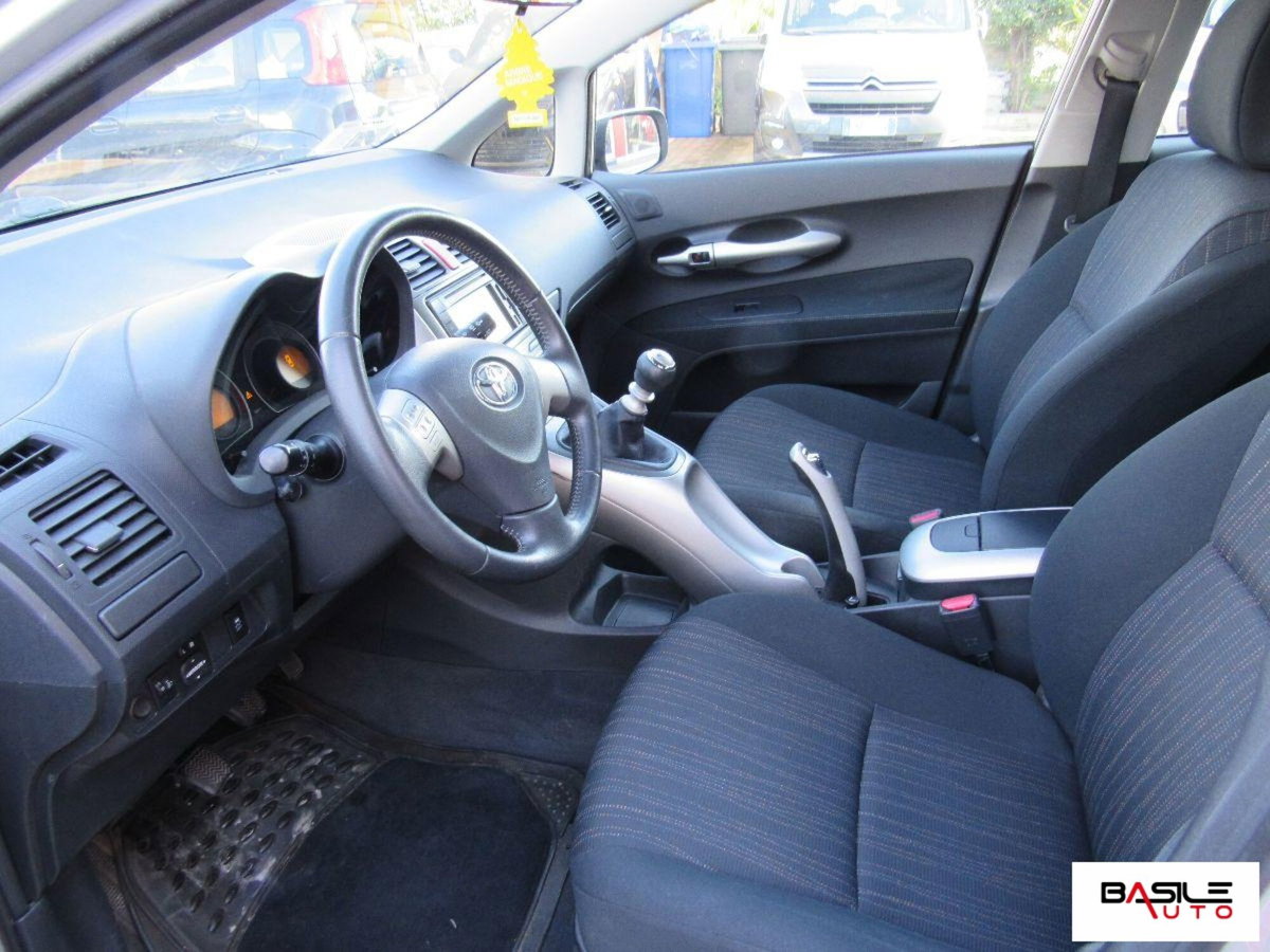 Toyota Auris 1.4 D-4D 5 porte Sol (7)