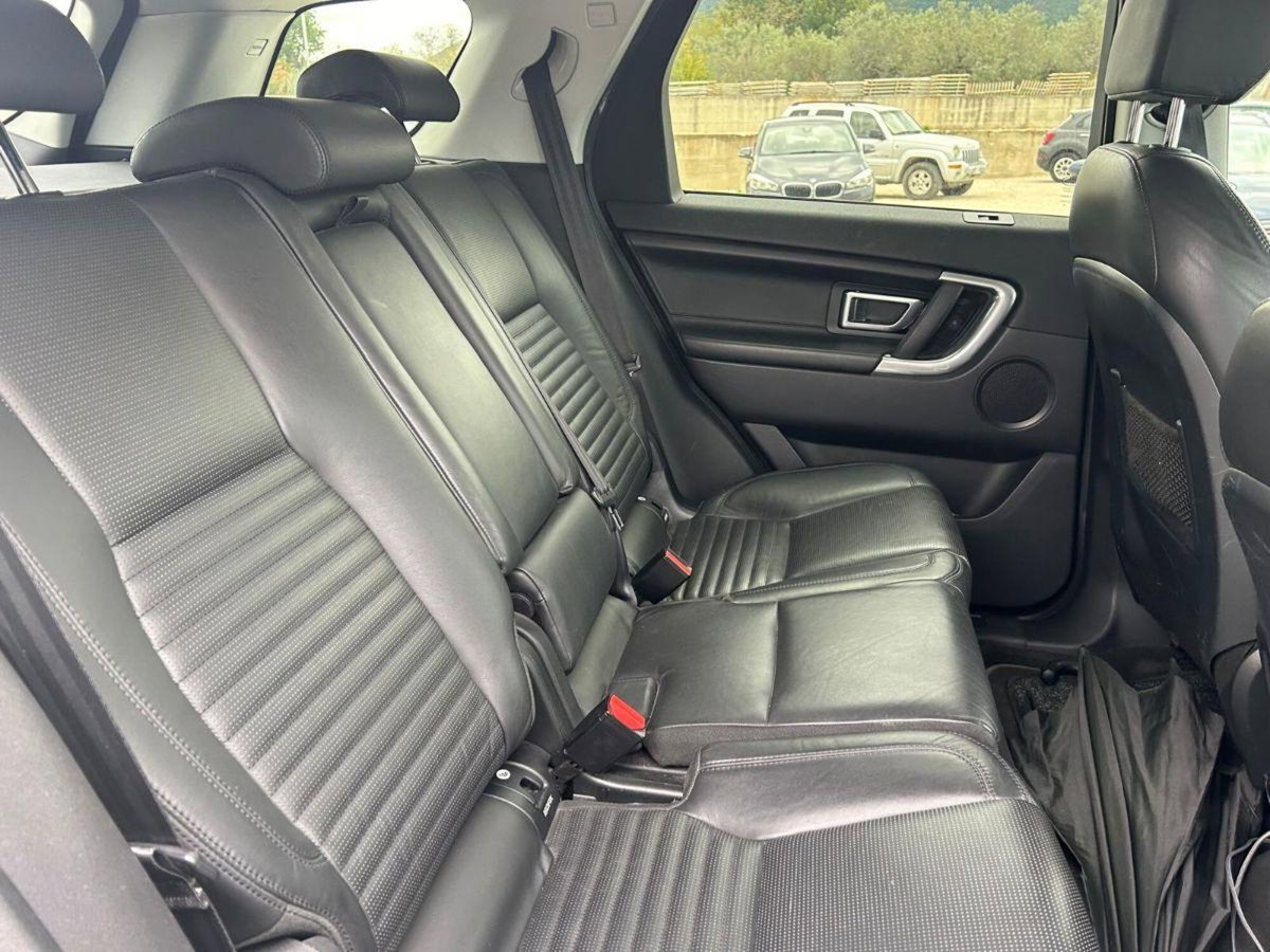 Land Rover Discovery Sport 2.2 TD4 HSE Luxury (11)