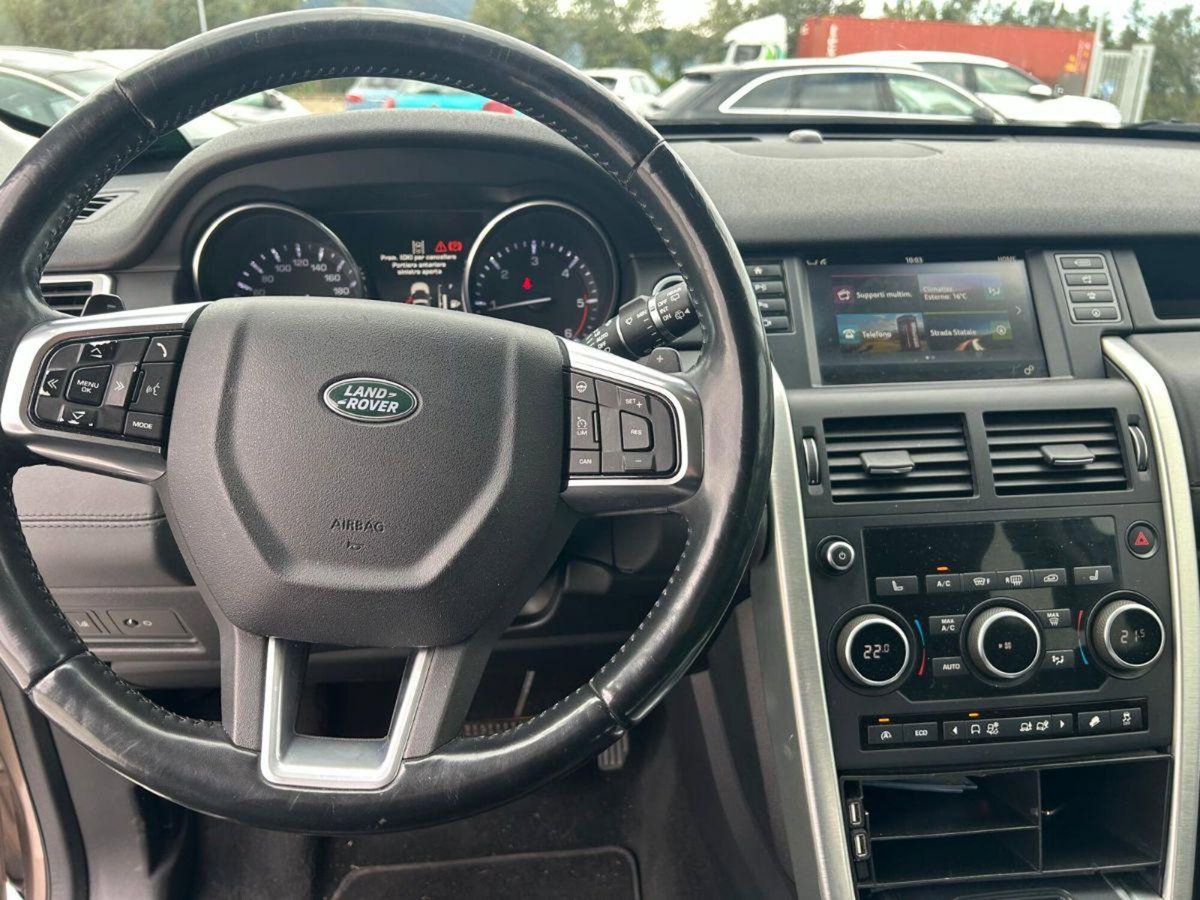 Land Rover Discovery Sport 2.2 TD4 HSE Luxury (12)