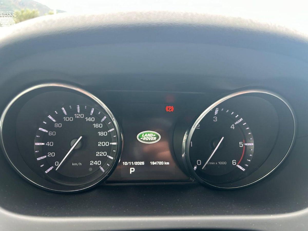 Land Rover Discovery Sport 2.2 TD4 HSE Luxury (16)