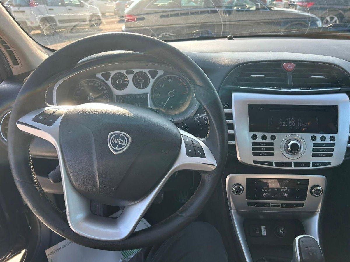 Lancia Delta 1.6 MJT DPF Business (11)