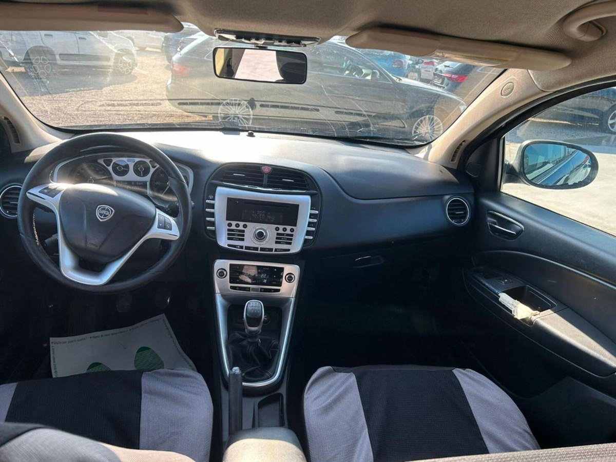 Lancia Delta 1.6 MJT DPF Business (7)