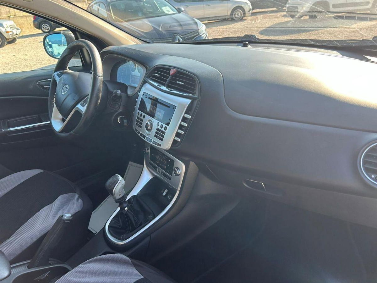 Lancia Delta 1.6 MJT DPF Business (8)