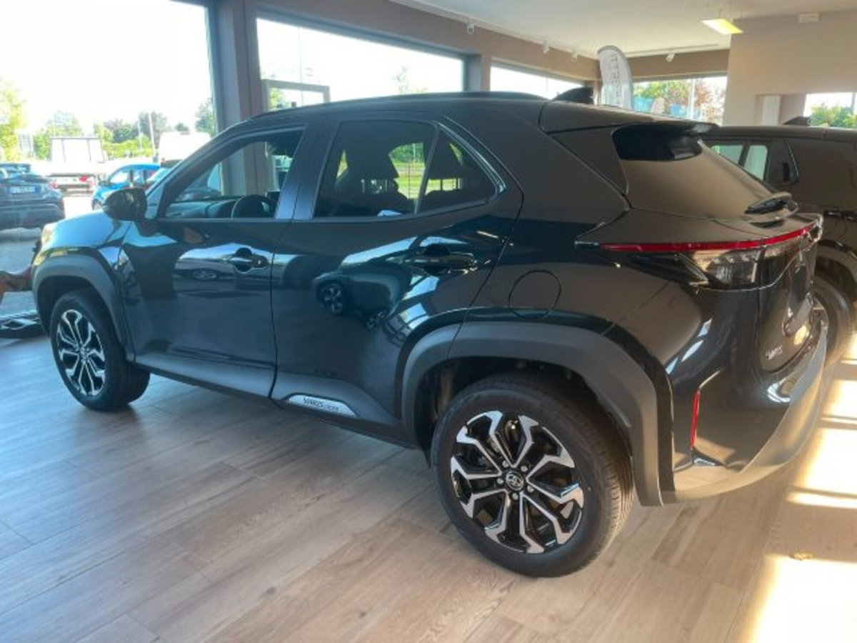 Toyota Yaris Cross 1.5h GR Sport Black Sky fwd 116cv e-cvt (2)