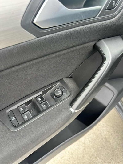 Volkswagen Touran 1.6 TDI 115 CV SCR DSG Highline BlueMotion Tech. (13)