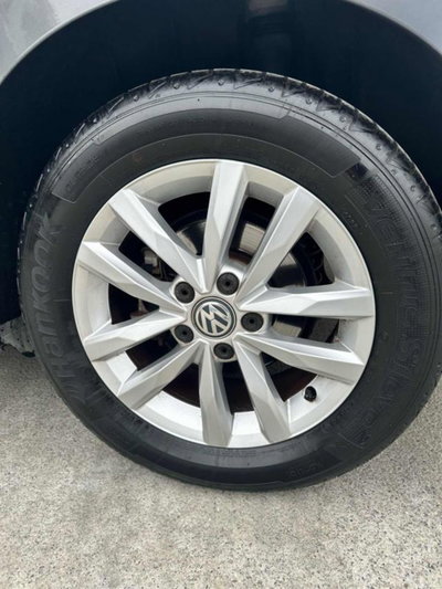 Volkswagen Touran 1.6 TDI 115 CV SCR DSG Highline BlueMotion Tech. (7)